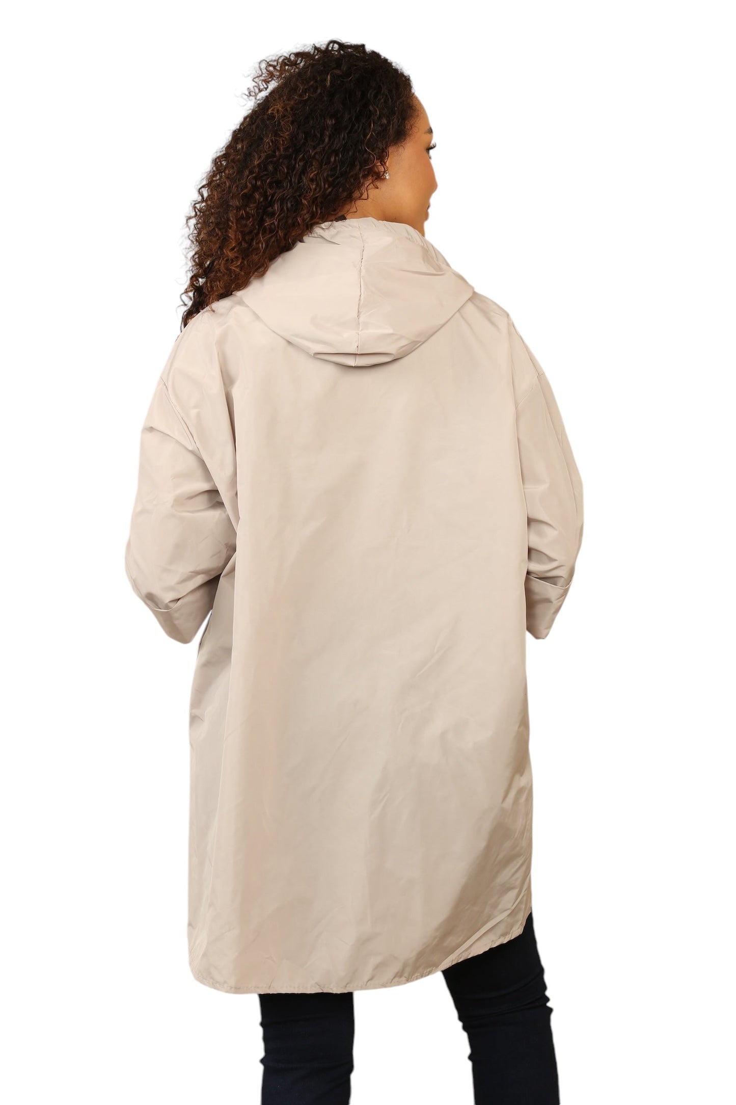 Waterproof mac with oversize pocket design