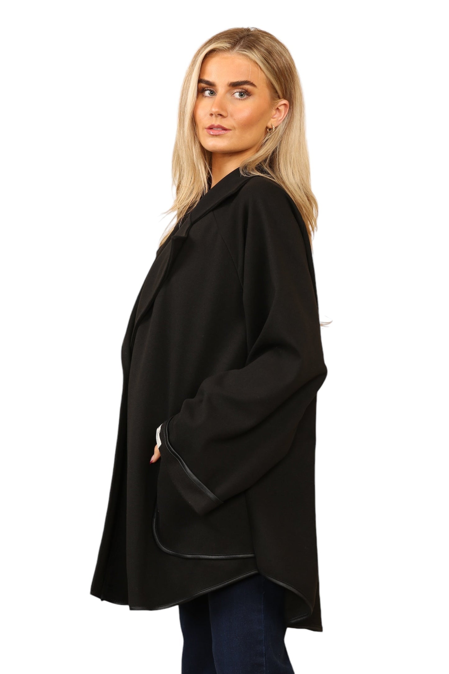 Single button jacket with black cuff and pockets trim
