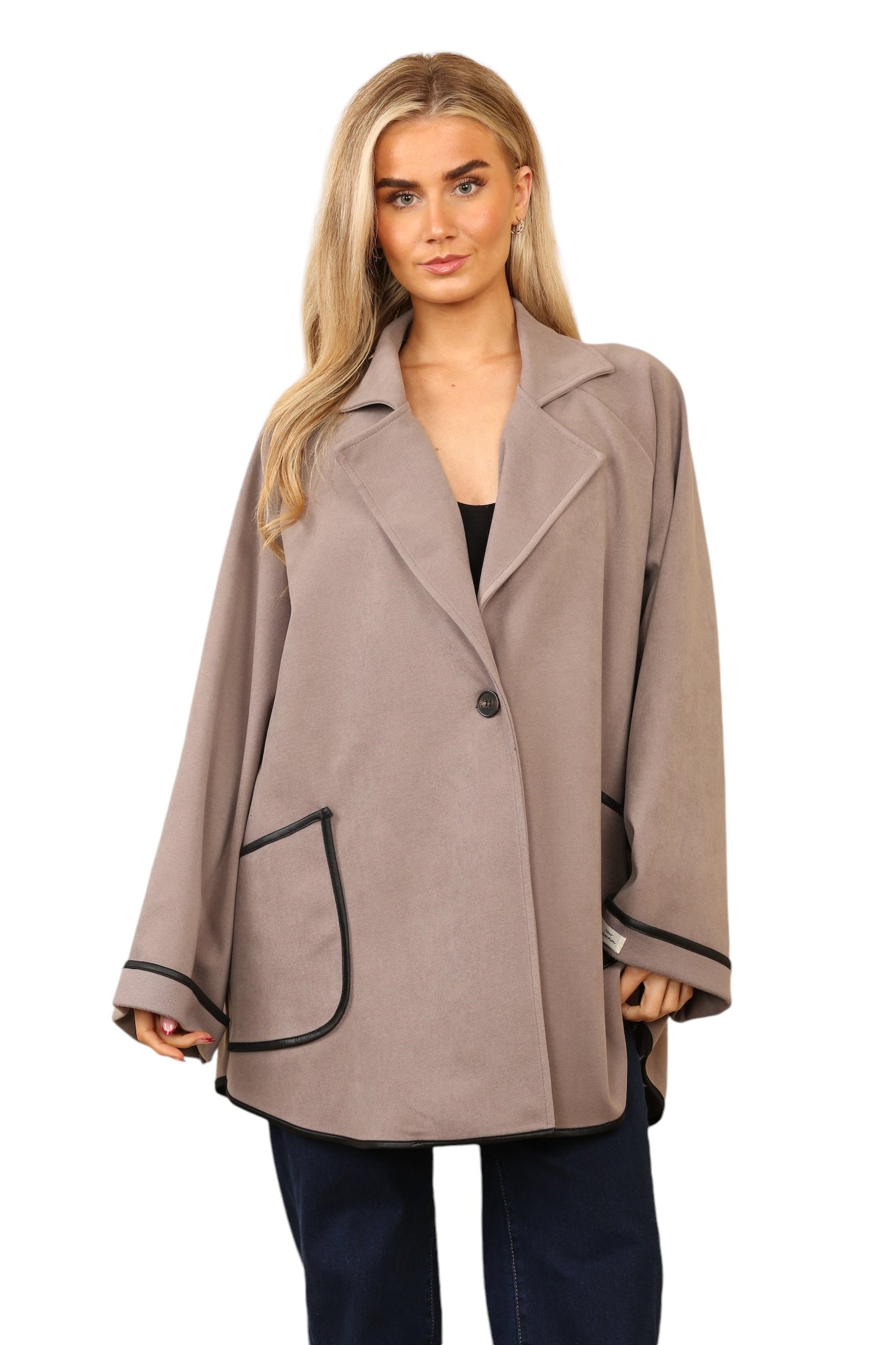Single button jacket with black cuff and pockets trim