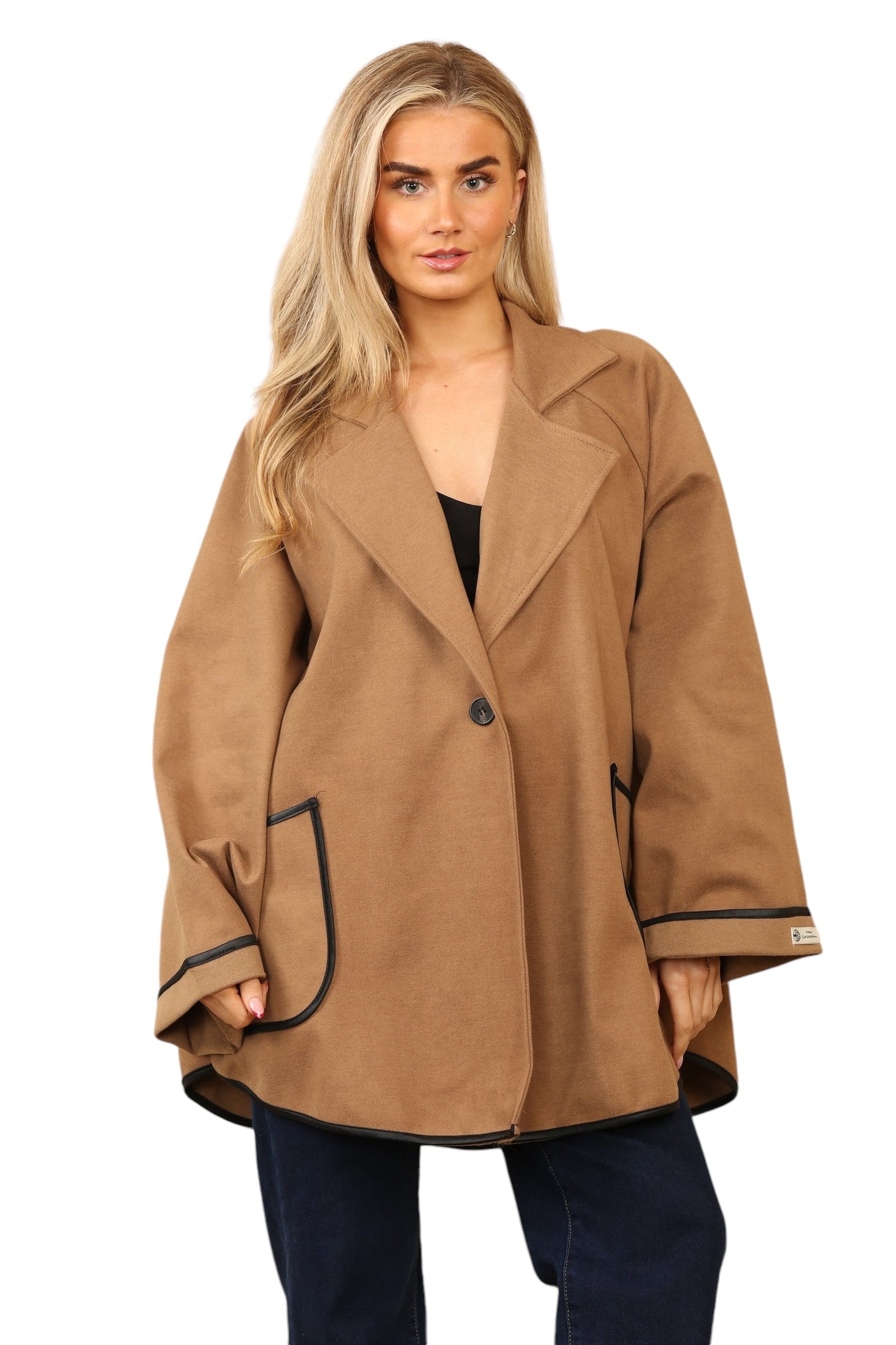 Single button jacket with black cuff and pockets trim