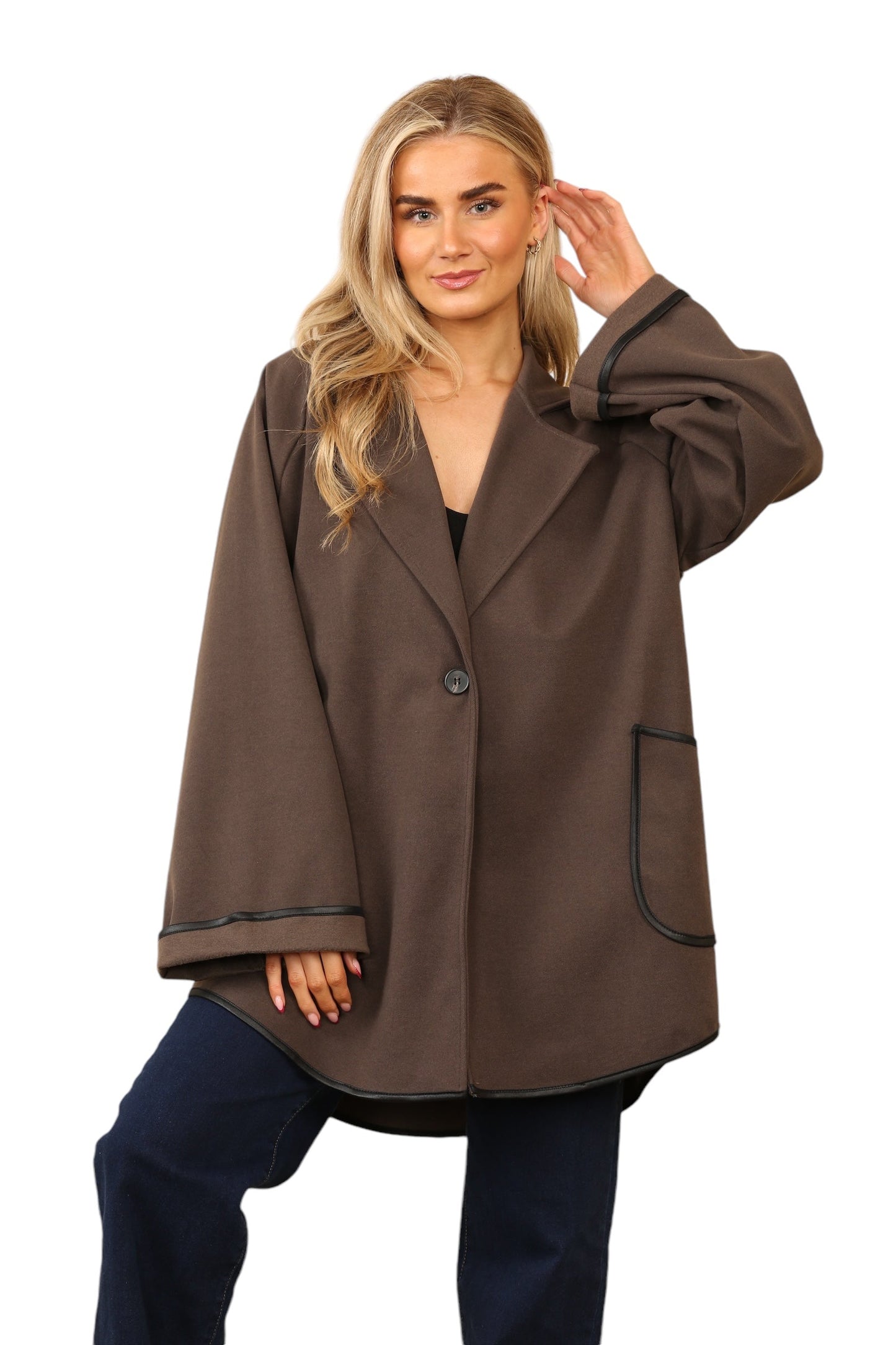 Single button jacket with black cuff and pockets trim